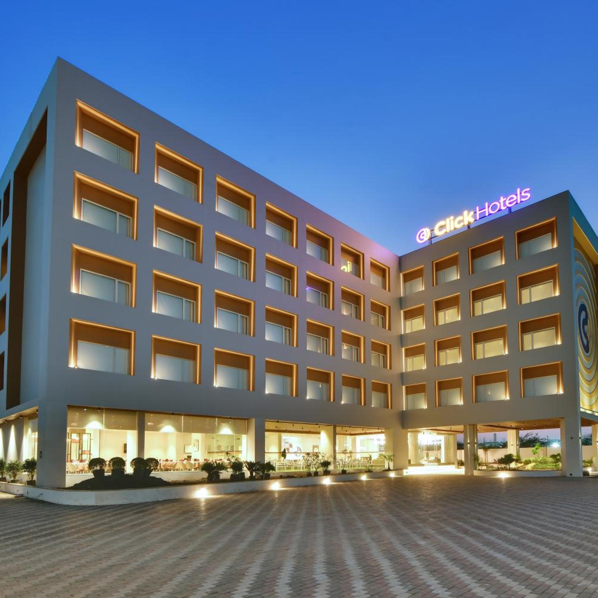 Click Hotel Pithampur 1/33