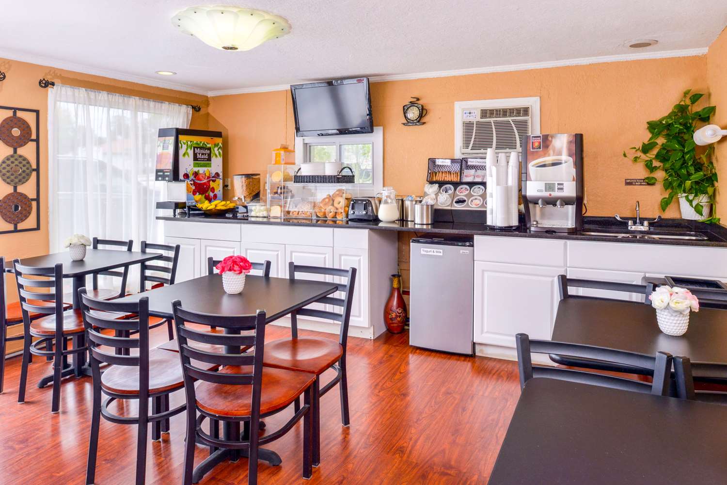 restaurant cafeteria