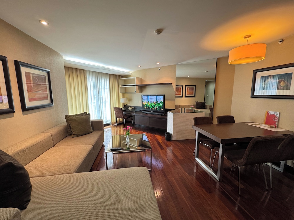 The Narathiwas Hotel and Residence Sathorn Bangkok 43/63