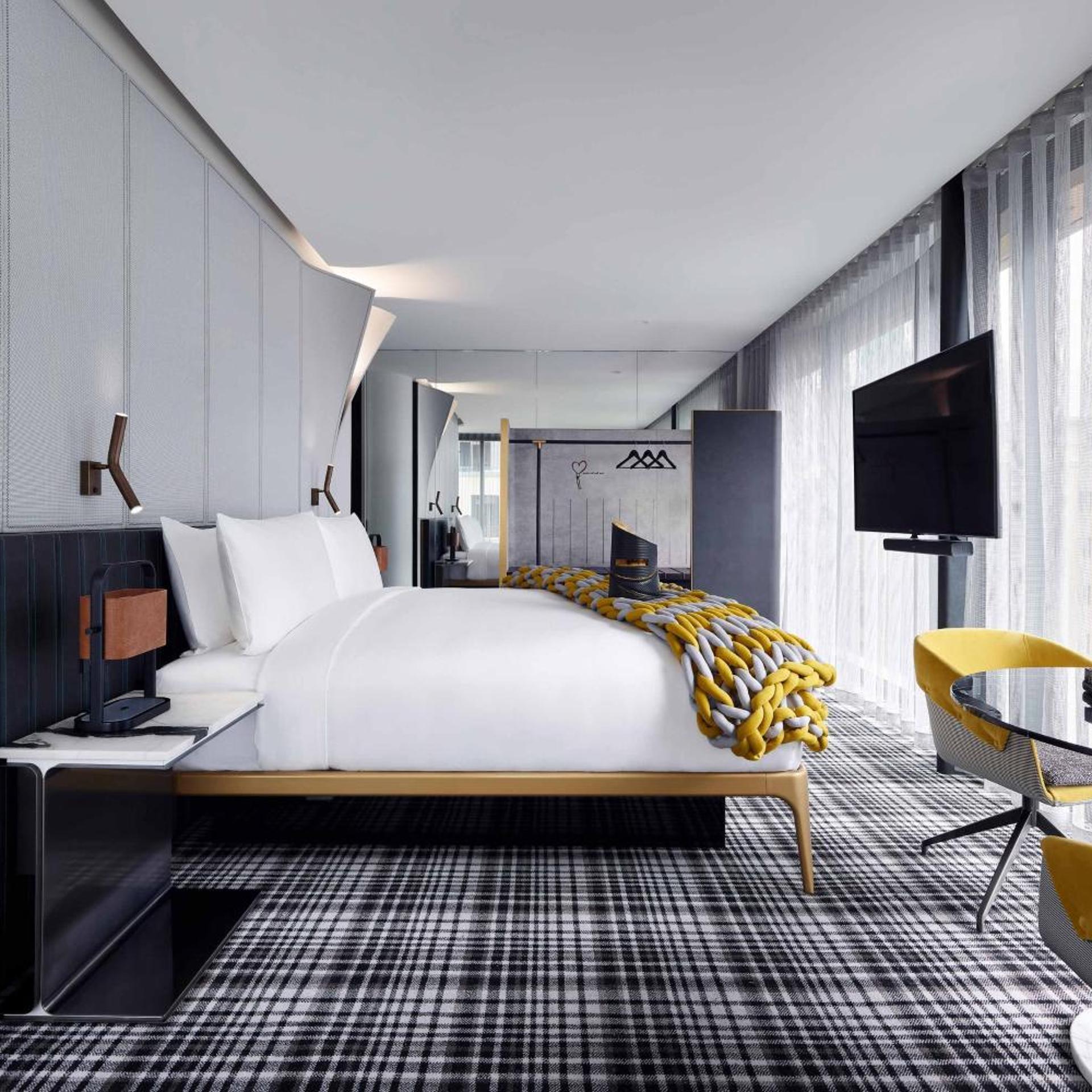 Super, Supreme, Suite, King Bed, Corner
