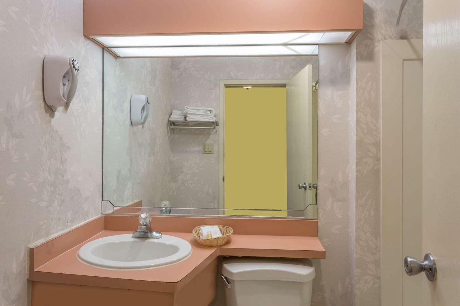 Days Inn by Wyndham Novato/San Francisco 43/50