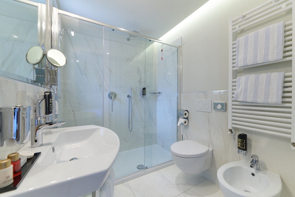 Boutique Hotel Brenzone 73/78