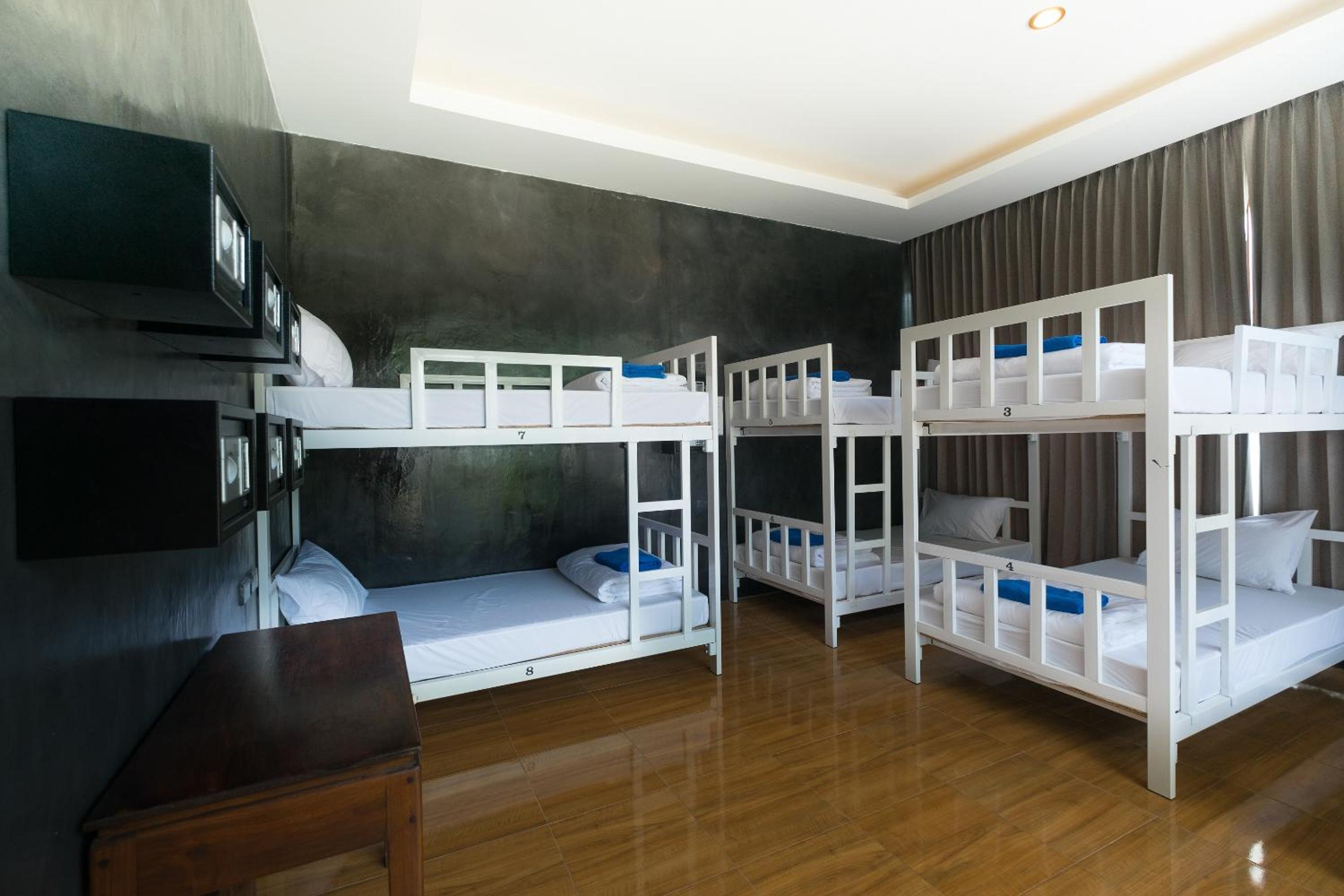 Ibiza House Phi Phi 30/50
