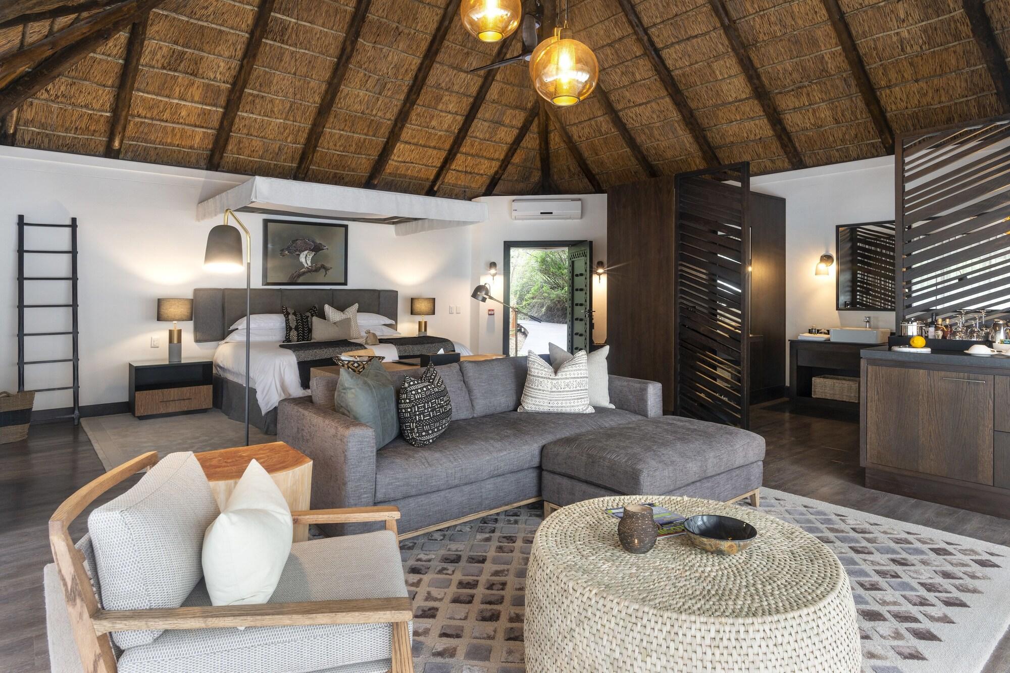 Shamwari Game Reserve - Eagles Crag 22/55