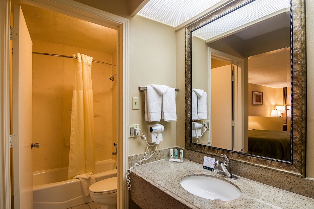 Quality Inn Suites Garland East Dallas 25/56