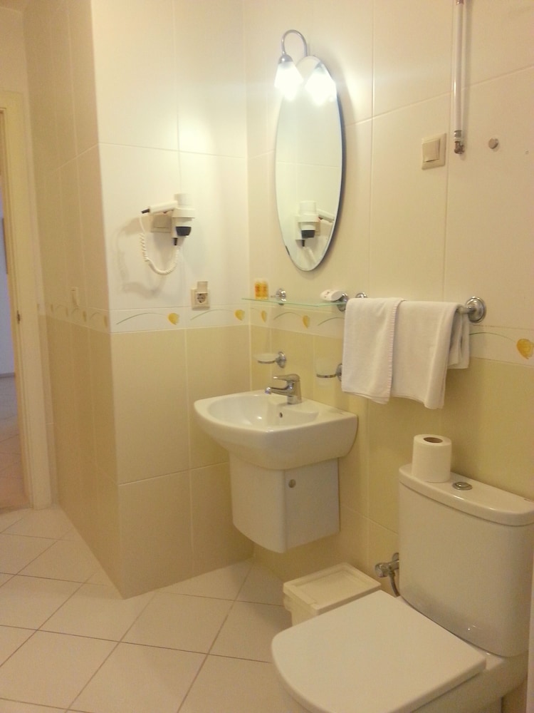 Kamer Suites And Hotel 49/50