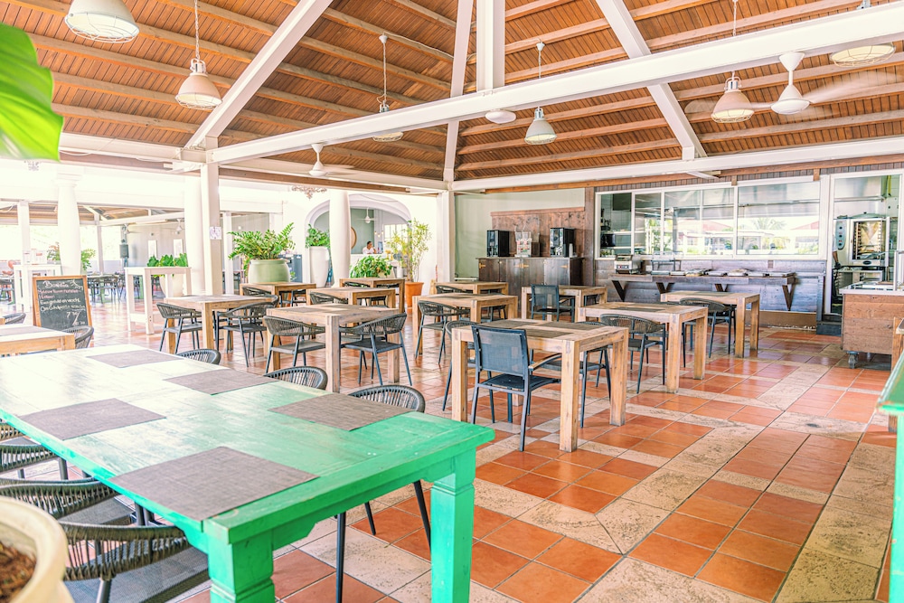 Sonesta Hotels & Resorts Livingstone Curacao 55/70