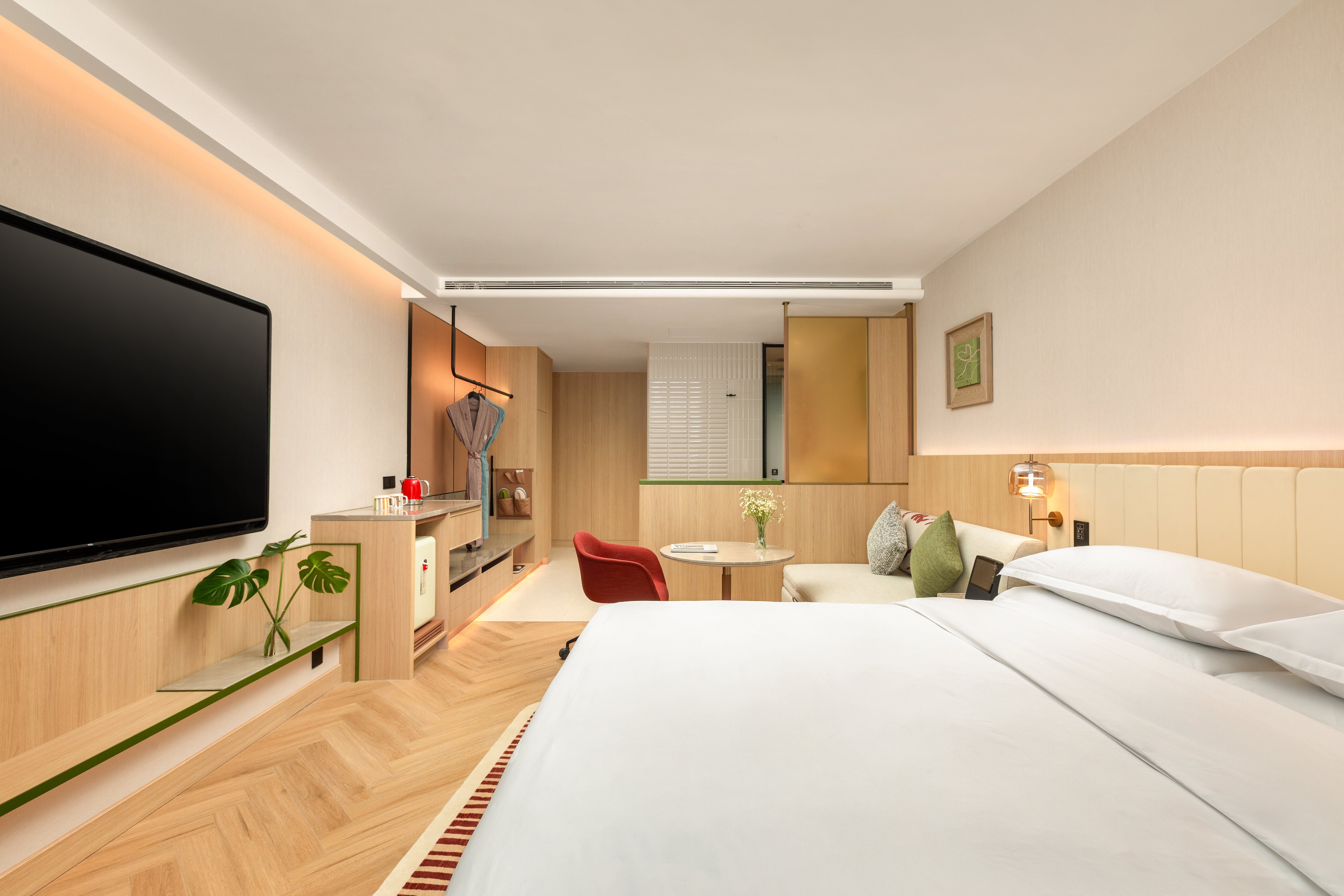 Standard, King Bed, City View