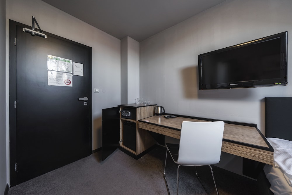 Hotel Noir 39/50