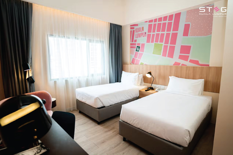 Twin Beds, Executive Level