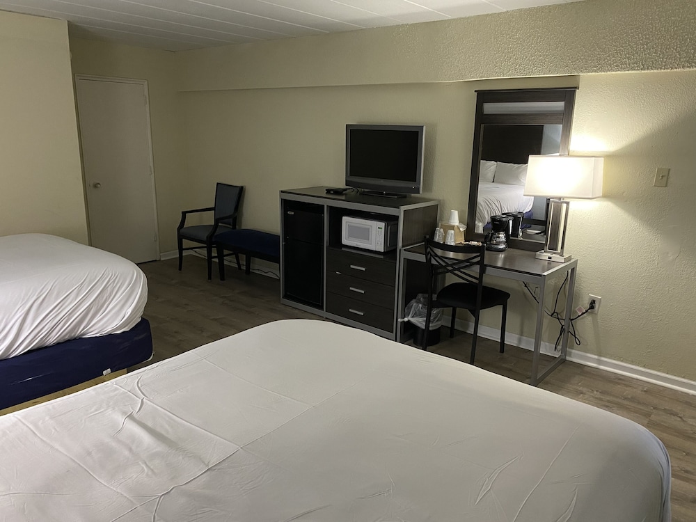 Red Carpet Inn &amp; Suites 19/30