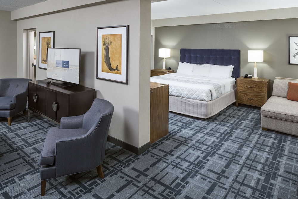 Hotel 1620 Plymouth Harbor 17/65