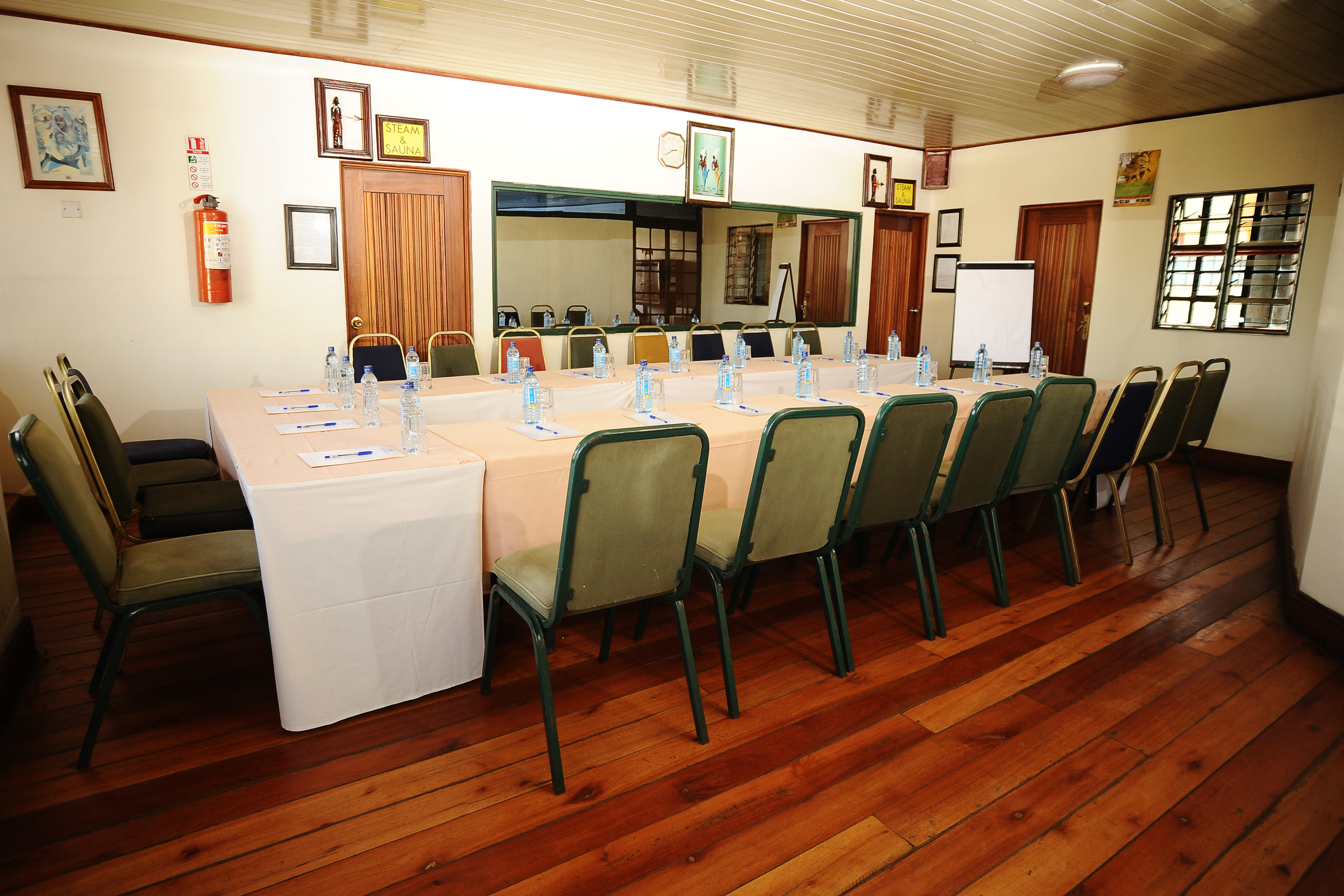 Kenya Comfort Hotel 66/69
