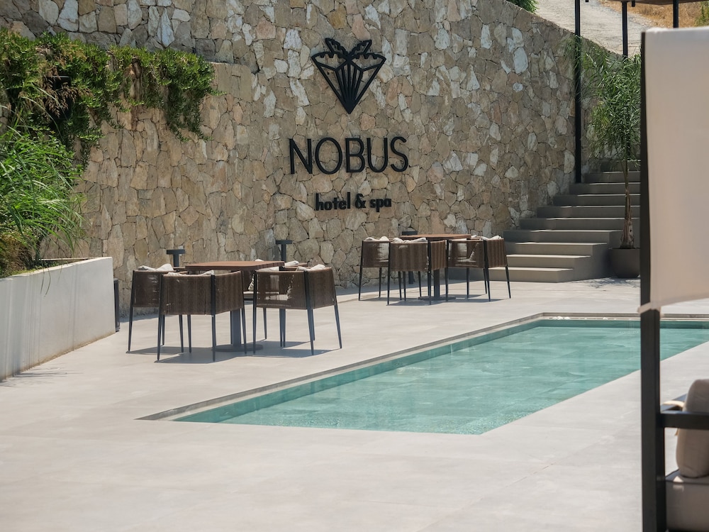 Nobus Hotel & Spa 32/35