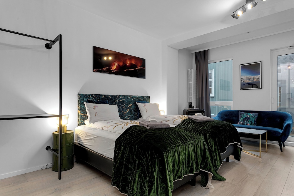 SUPERIOR, KING BED