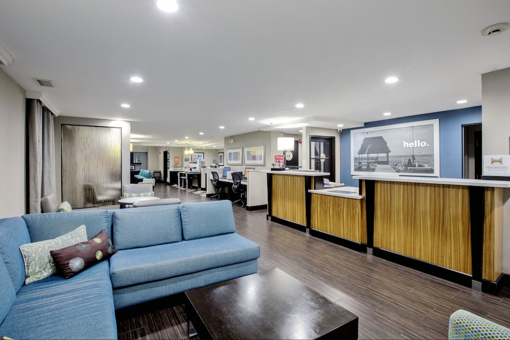 Hampton Inn and Suites Hermosa Beach 11/43