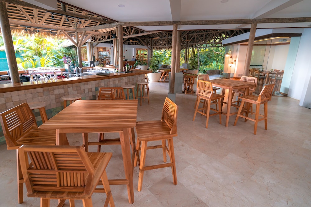Arenas del Mar Beachfront & Rainforest Resort 59/75