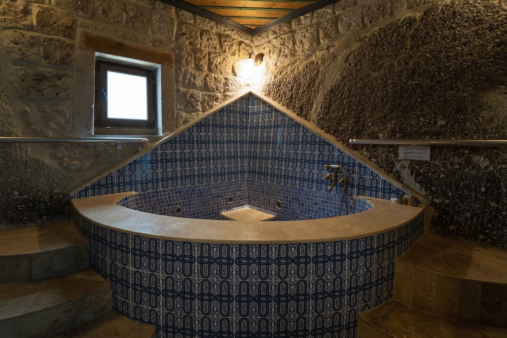 Grand Cave Suites 26/50