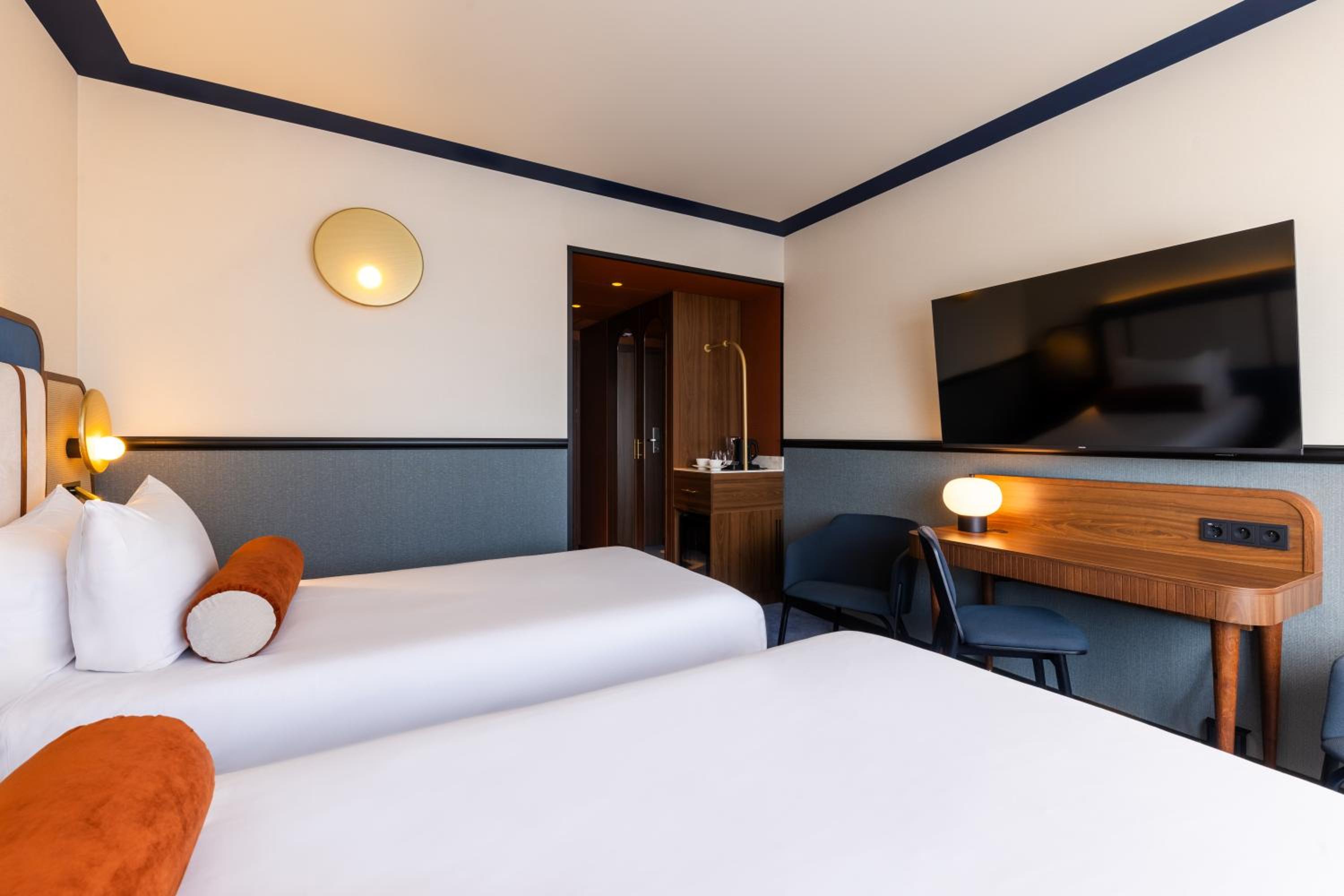 Room, Twin Beds