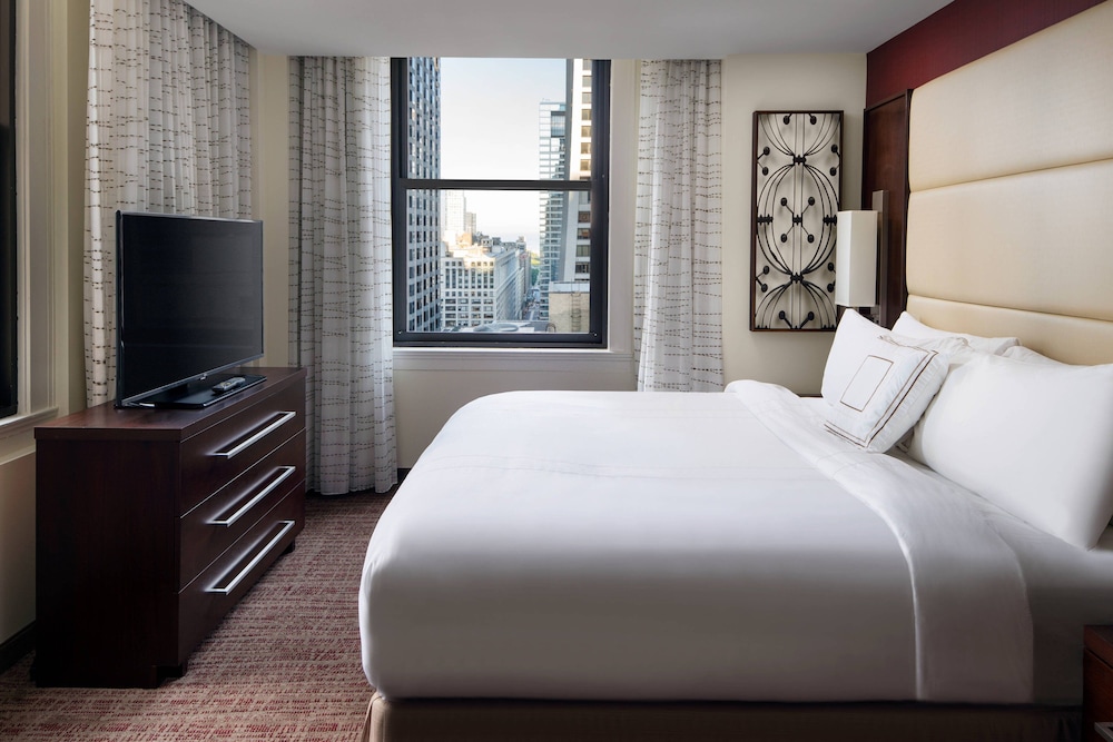 Residence Inn Chicago Downtown Loop 18/82
