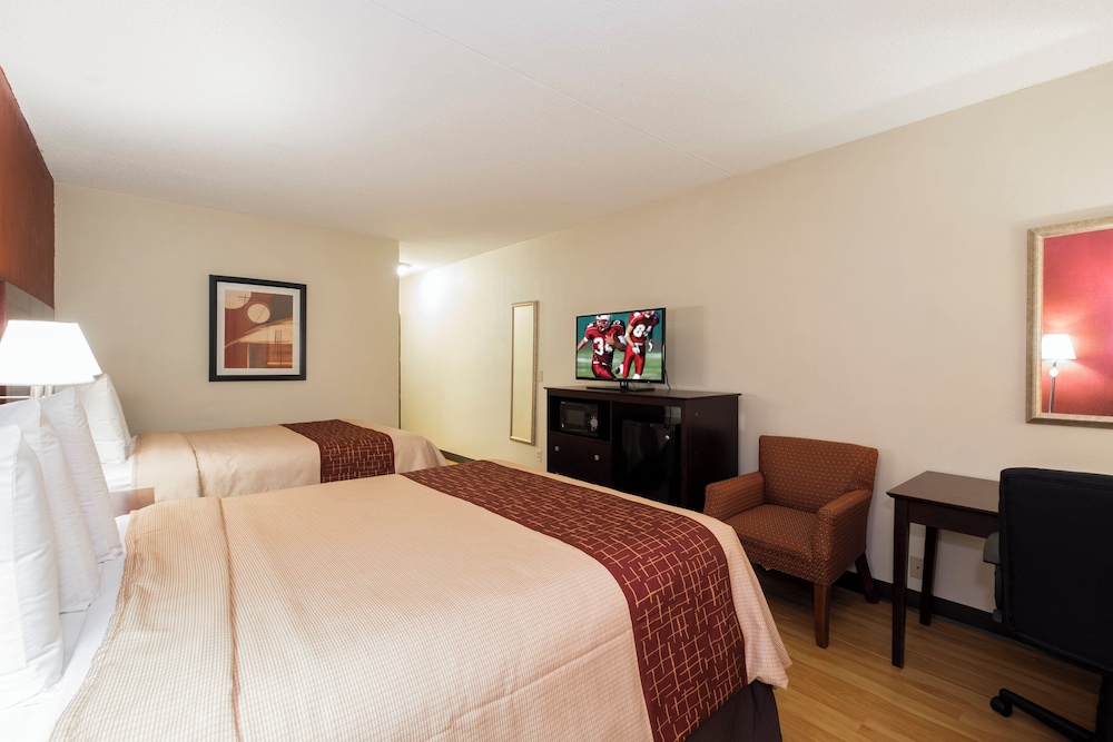 Red Roof Inn and Suites Cincinnati North Mason 5/28