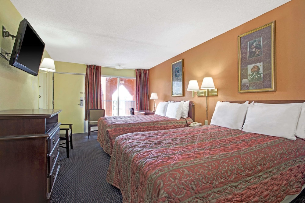 Days Inn By Wyndham Benson 13/33