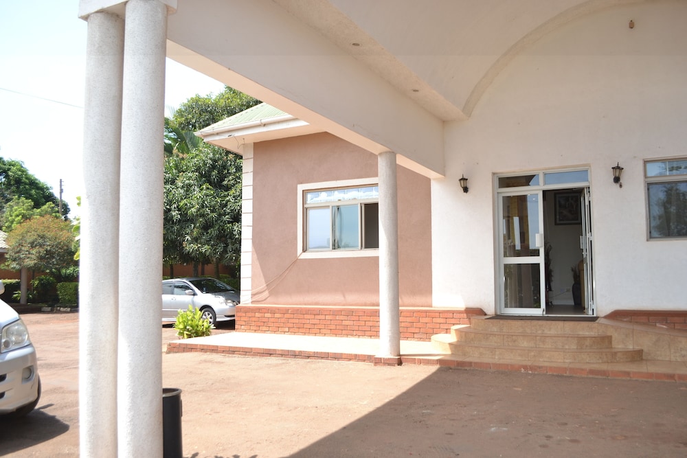 Executive Airport Hotel 42/50