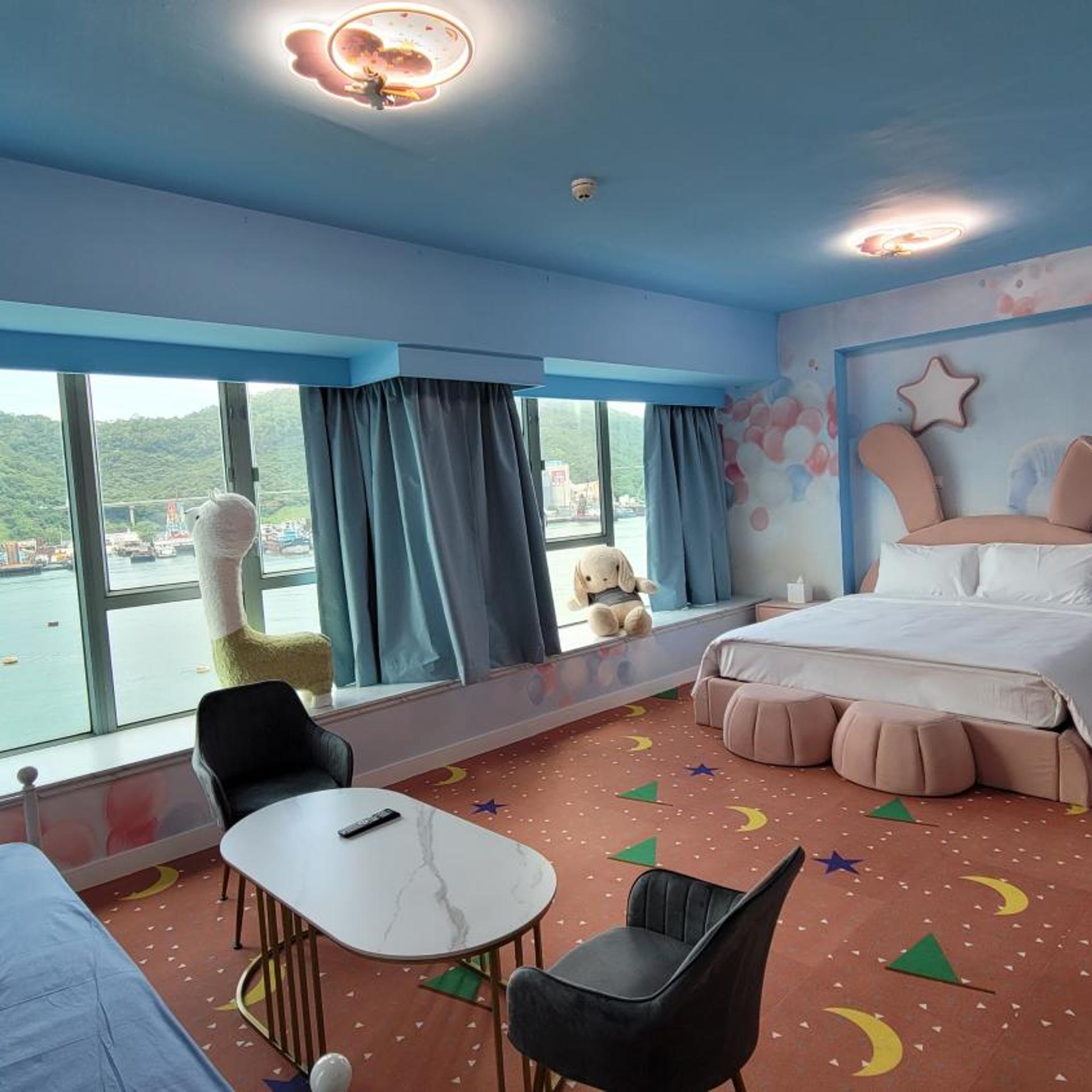Theme Seaview Suite، Grand Bay View Hotel 2/8