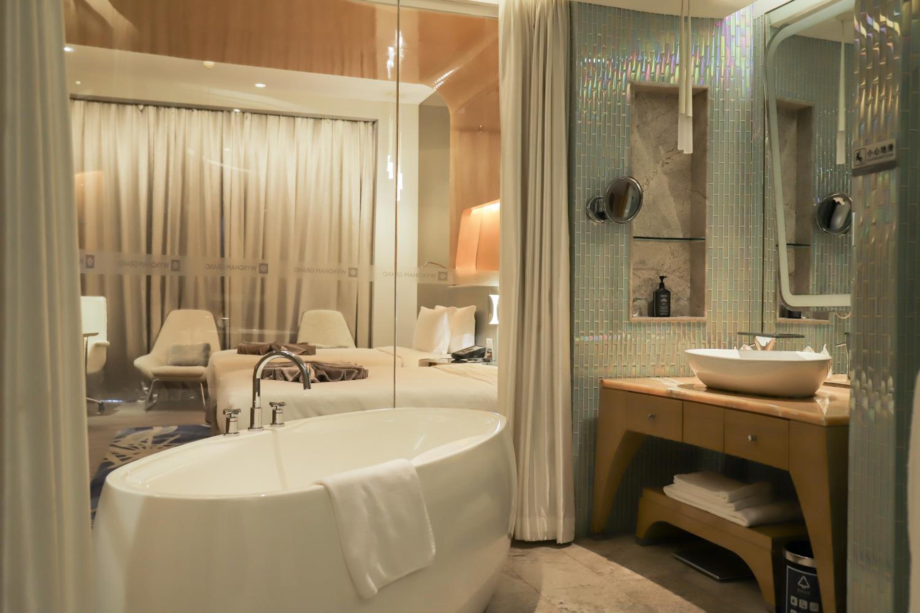 غرفة تنفيذية بسرير فردي بإطلالة على البحر