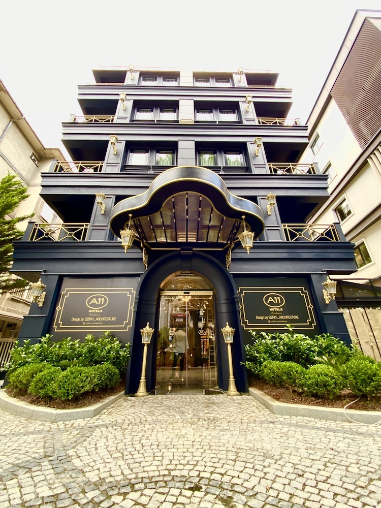 A11 Exclusive Hotel 3/25