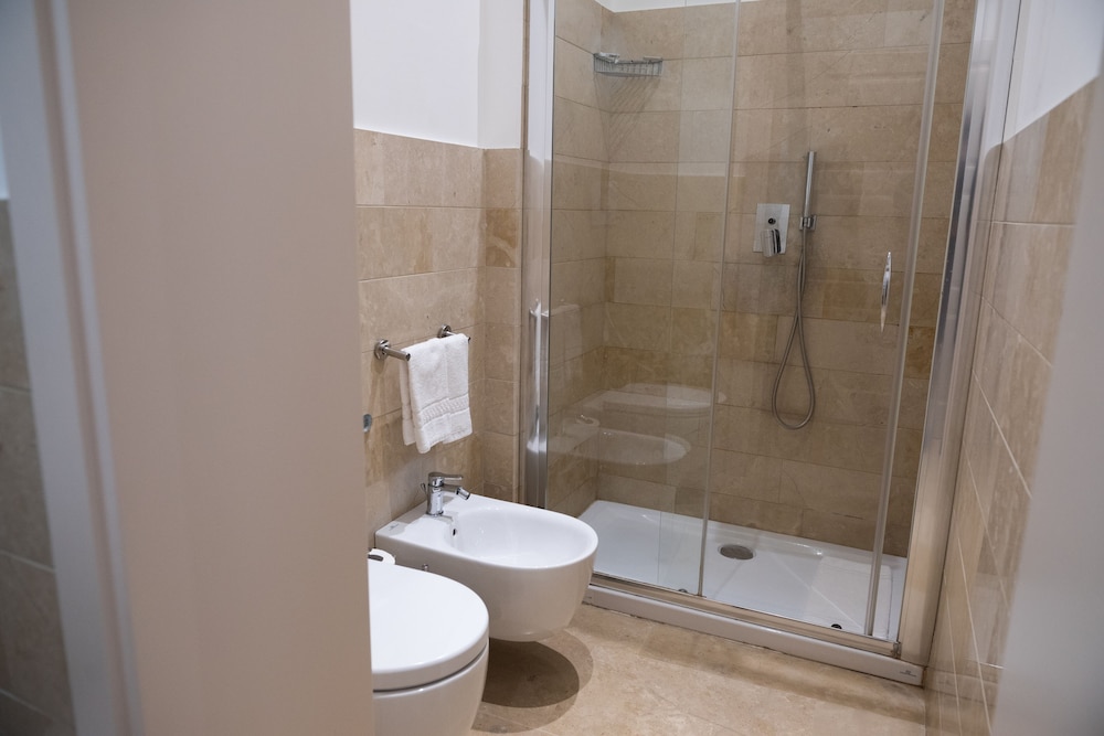 جناح ديلوكس بسرير كوين بإطلالة على المدينة بغرفة نوم واحدة مع أريكة، ZIBIBBO SUITES & ROOMS 8/10