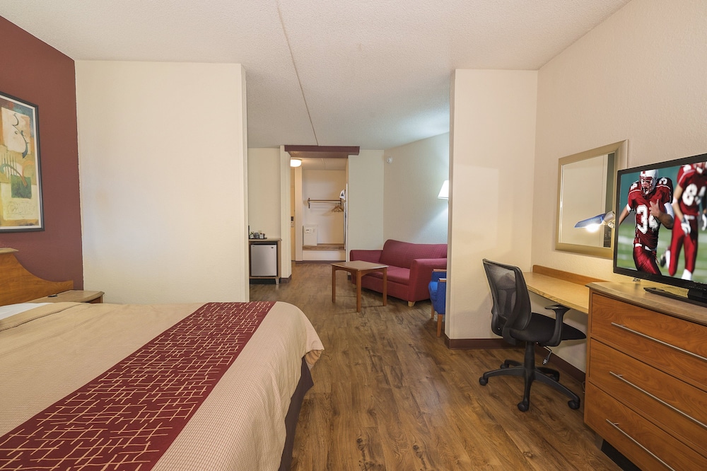 Red Roof Inn and Suites Cleveland - Elyria 22/64