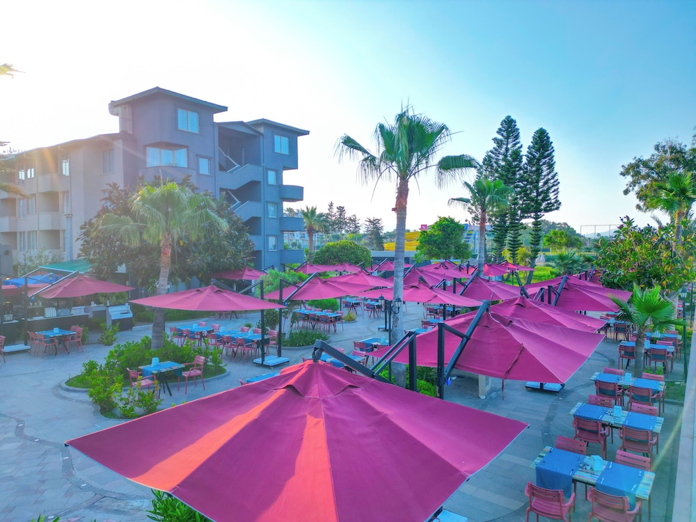 Senza Sunset Beach Hotel 67/87