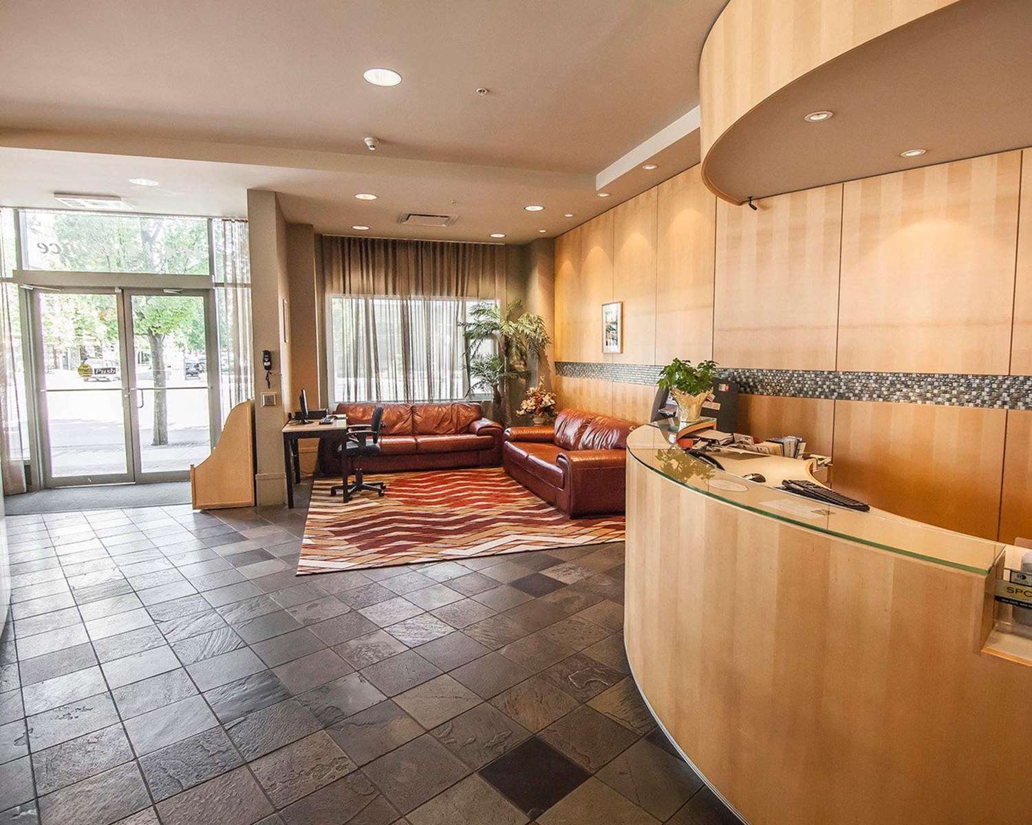 Comfort Hotel Vancouver Airport 30/44