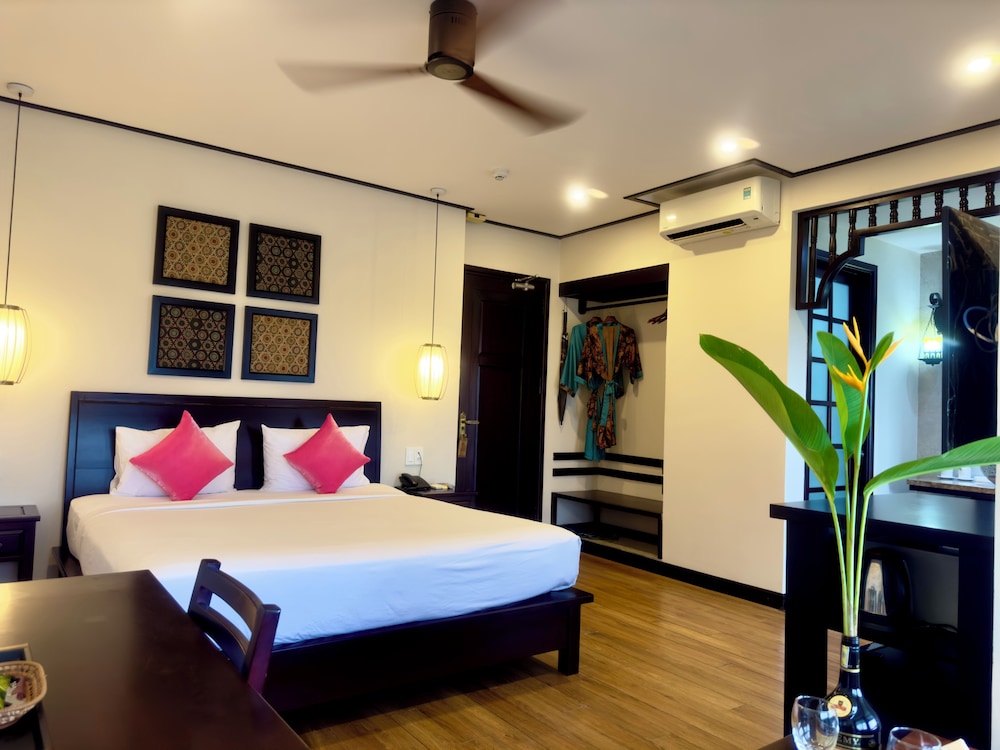 SUITE, RIVER VIEW, BALCONY