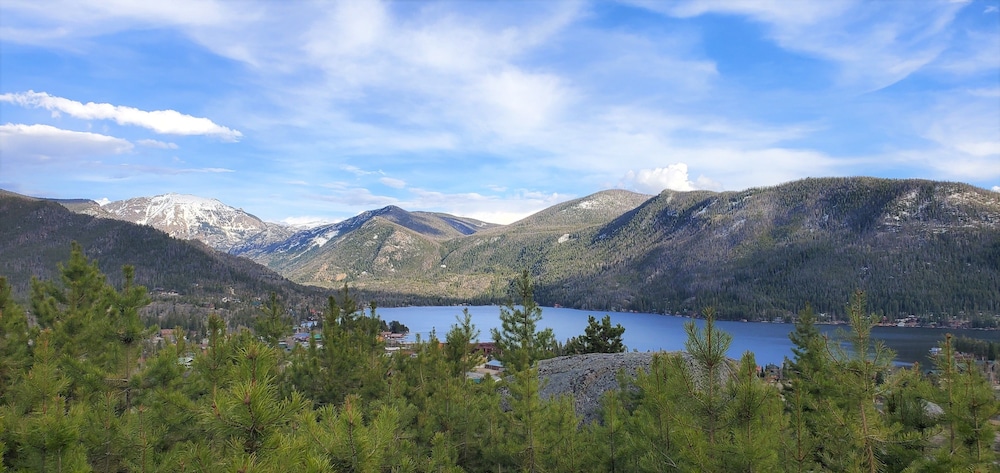 Grand Lake Lodge 48/50