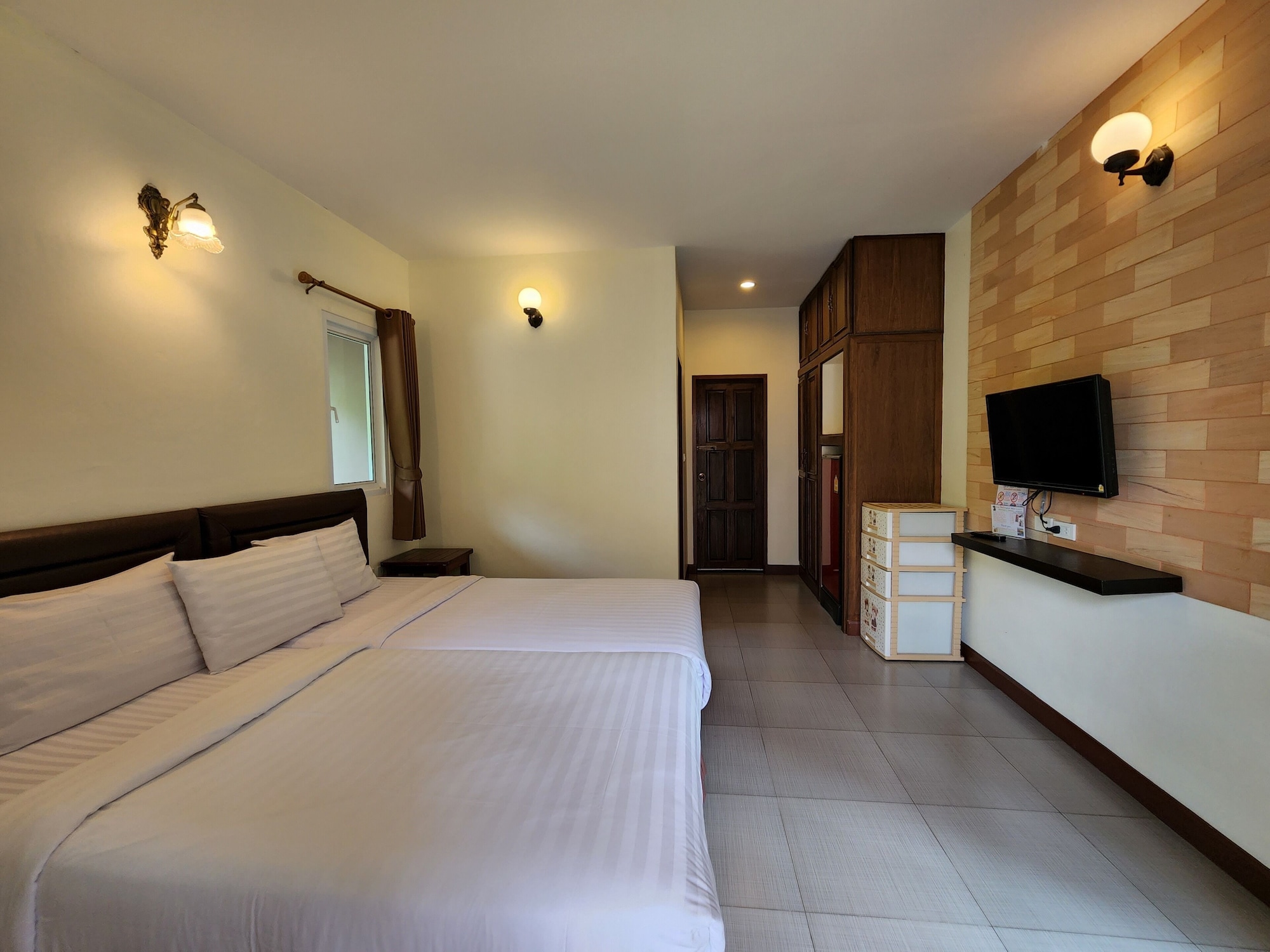 1 BEDROOM, TWIN BEDS, BALCONY