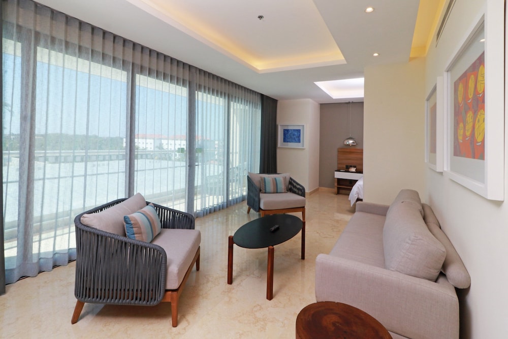 Holiday Inn and Suites Puerto Vallarta Marina and Golf 52/78