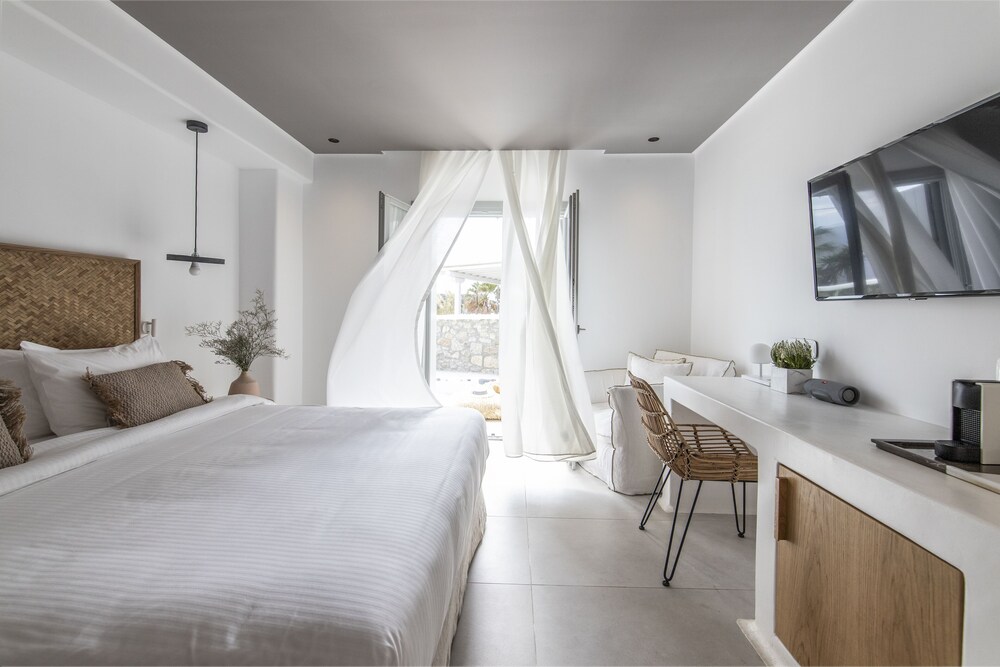 Adorno Beach Hotel and Suites 17/76