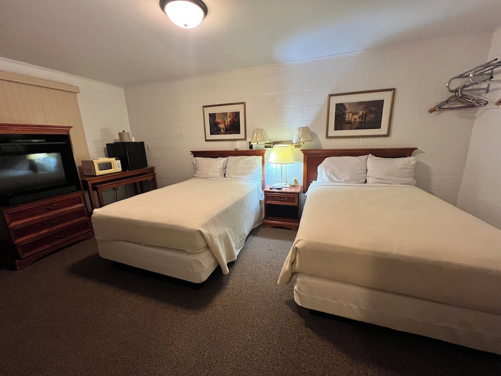 Hotel Prairie Winds Carthage Keokuk Hwy 136 17/37