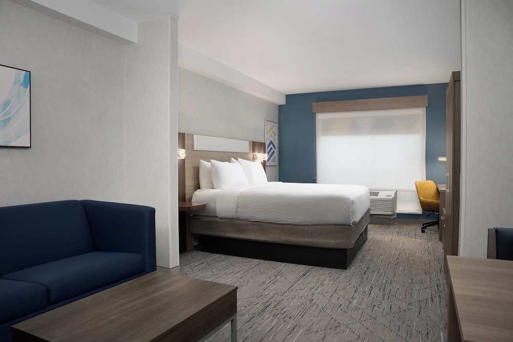 Holiday Inn Express Suites Alexandria Fort Belvoir 27/73