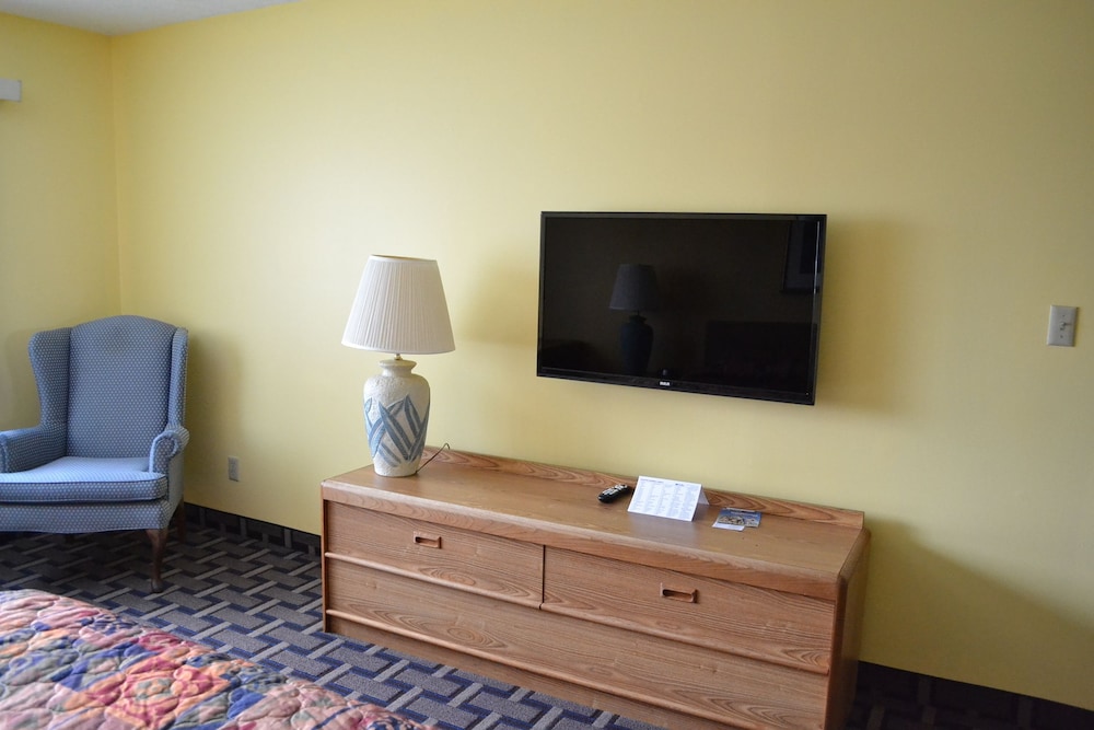 Sky Lodge Inn Suites 24/34