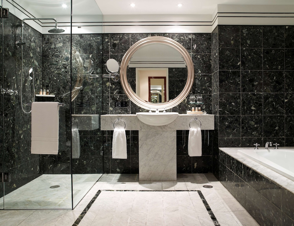 Hyatt Hotel Canberra 30/75