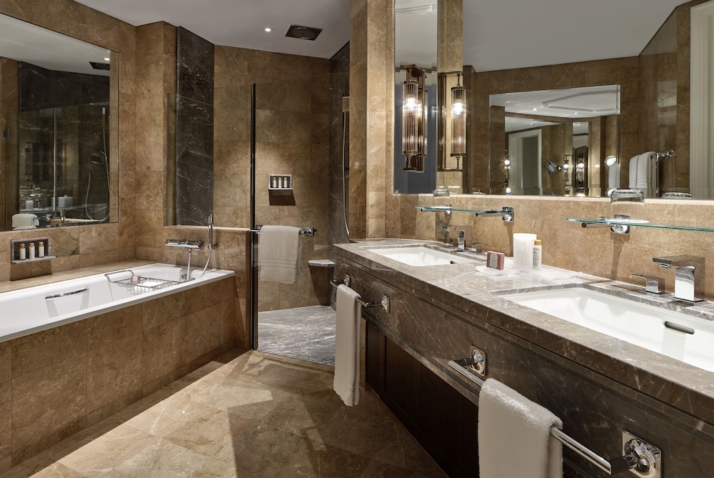 Four Seasons Hotel Singapore 24/72