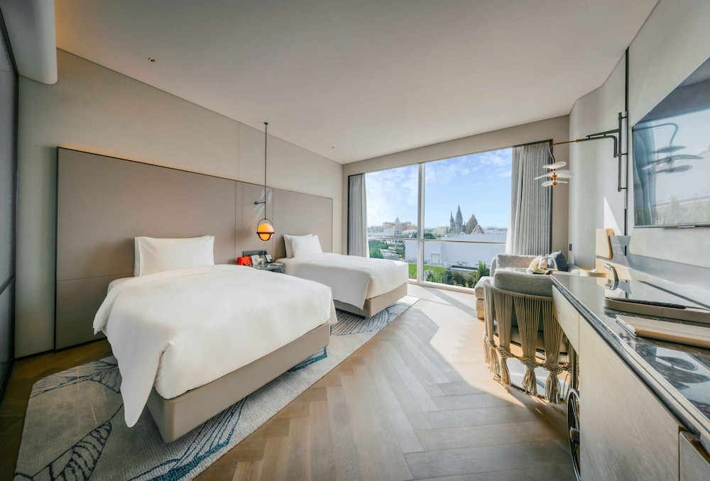 DELUXE, TWIN BEDS, RESORT VIEW