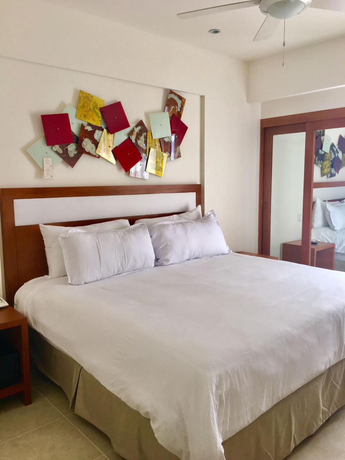 Standard, Queen Bed