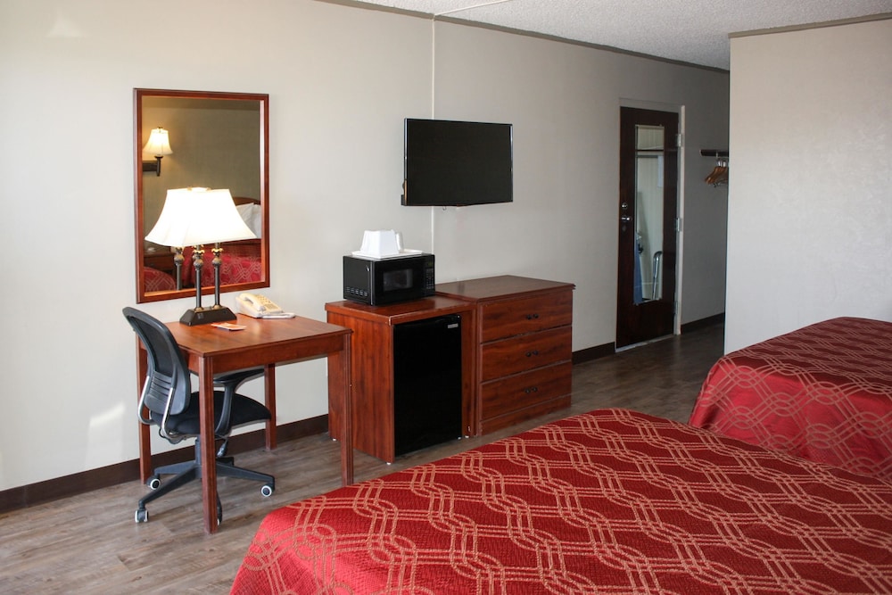 Econo Lodge Salina 24/38
