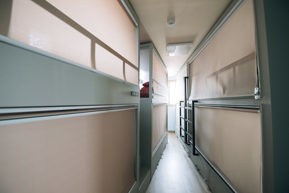 Male Dorm, 8 People, 4 Bunk Beds