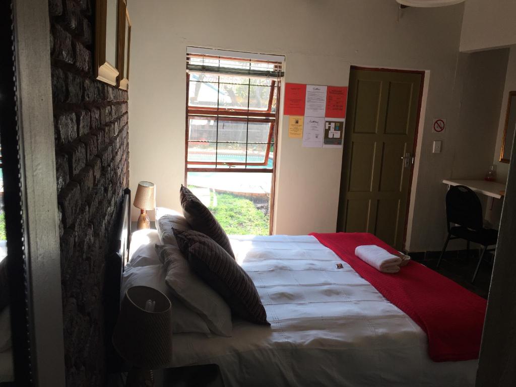 Travellers Nest Guesthouse 8/93