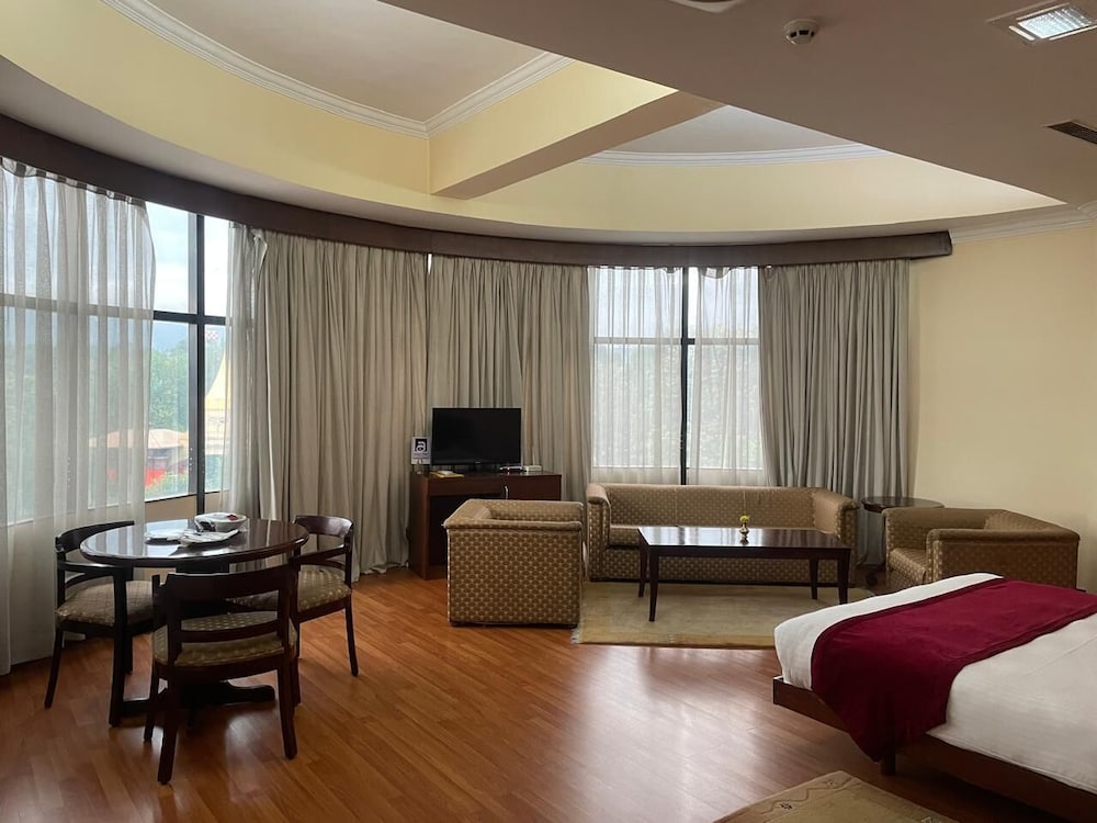 SUMMIT RESIDENCY AIRPORT HOTEL 35/48